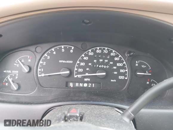 2001 Ford Explorer XLT z VIN 1FMZU73E71ZA79770, wystawiony jako IAAI lot #42499921 z przebiegiem 174 050 mil mil oraz . Historia ofert i sprzedaży dostępna na DreamBid. Obrazek 7.