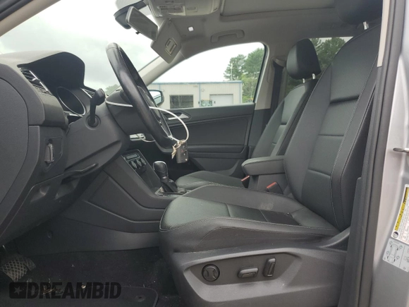 2019 Volkswagen Tiguan SE z VIN 3VV2B7AXXKM152375, wystawiony jako Copart lot #63985805 z przebiegiem 56 386 mil mil oraz Szkoda całkowita • Salvage title. Historia ofert i sprzedaży dostępna na DreamBid. Obrazek 7.