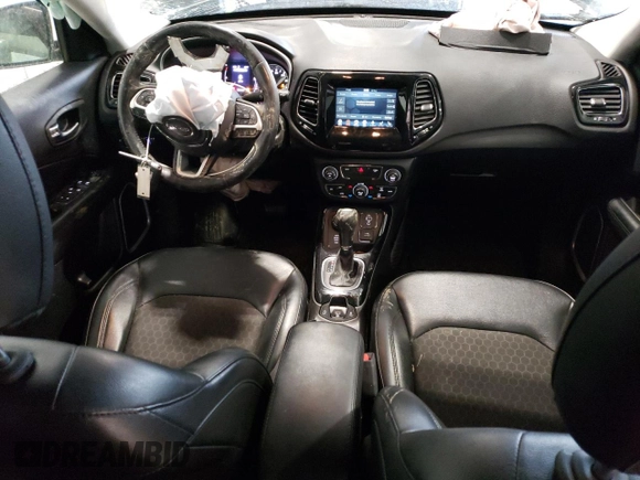 2020 Jeep Compass Latitude z VIN 3C4NJDBB0LT100664, wystawiony jako Copart lot #47980585 z przebiegiem 78 548 mil mil oraz Szkoda całkowita • Salvage title. Historia ofert i sprzedaży dostępna na DreamBid. Obrazek 8.