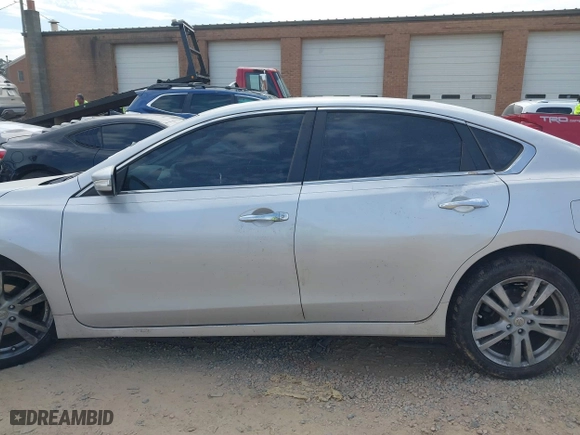 2013 Nissan Altima 3.5 SL with VIN 1N4BL3AP5DC162522, listed as a IAAI auction lot 41684332 with 161,423 mi miles. Bid and sale history available at carsss.com. Image 14.