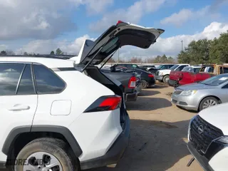 2020 Toyota RAV4 LE with VIN 2T3H1RFV0LW087180, listed as a IAAI auction lot 41498231 with 77,430 mi miles. Bid and sale history available at carsss.com. Image 18.