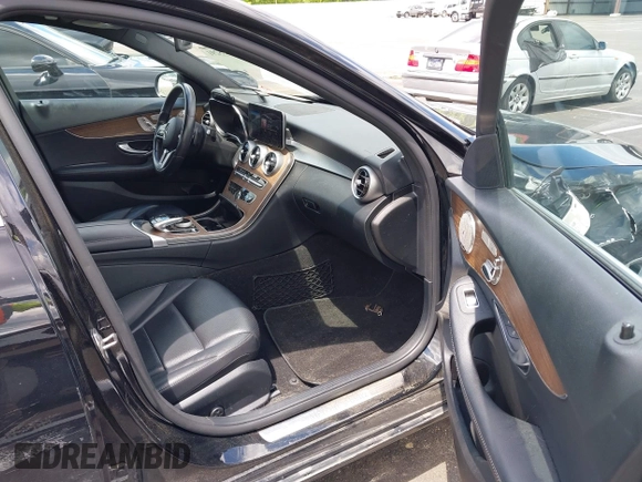 2019 Mercedes-Benz C 300 с VIN 55SWF8EB4KU303738, выставлен на аукционе IAAI как лот 42215291 с пробегом 59 632 миль миль и . История ставок и продаж доступна на DreamBid. Изображение 5.