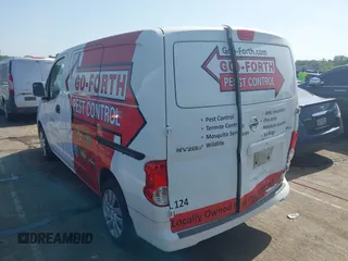 2017 Nissan NV200 S z VIN 3N6CM0KN1HK703120, wystawiony jako IAAI lot #40017819 z przebiegiem 108 983 mil mil oraz . Historia ofert i sprzedaży dostępna na DreamBid. Obrazek 3.