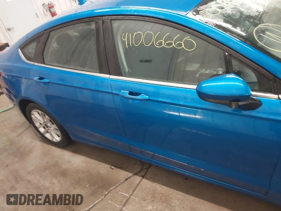 2020 Ford Fusion SE with VIN 3FA6P0HD5LR235436, listed as a IAAI auction lot 41006660 with 60,207 mi miles. Bid and sale history available at carsss.com. Image 13.