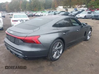 2024 Audi e-tron GT Premium Plus z VIN WAUFJBFW0R7000208, wystawiony jako IAAI lot #40787476 z przebiegiem 7 765 mil mil oraz . Historia ofert i sprzedaży dostępna na DreamBid. Obrazek 4.