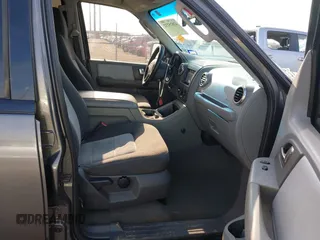 2004 Ford Expedition Special Service with VIN 1FMRU15W44LB49378, listed as a IAAI auction lot 42025232 with 197,811 mi miles. Bid and sale history available at carsss.com. Image 5.