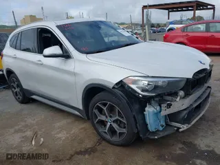 2018 BMW X1 sDrive28i with VIN WBXHU7C38J5L05985, listed as a IAAI auction lot 42014649 with 77,082 mi miles. Bid and sale history available at carsss.com. Image 1.