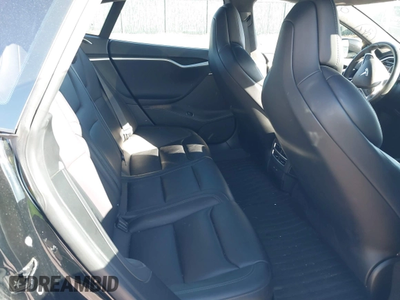 2018 Tesla Model S 75D z VIN 5YJSA1E23JF246601, wystawiony jako IAAI lot #40774603 z przebiegiem 55 697 mil mil oraz . Historia ofert i sprzedaży dostępna na DreamBid. Obrazek 8.