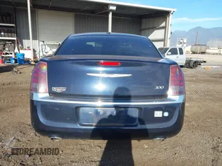 2011 Chrysler 300 Limited z VIN 2C3CA5CG3BH573543, wystawiony jako IAAI lot #41862364 z przebiegiem 165 573 mil mil oraz . Historia ofert i sprzedaży dostępna na DreamBid. Obrazek 16.