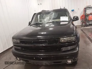2003 Chevrolet Suburban Z71 with VIN 3GNFK16Z33G275630, listed as a IAAI auction lot 41937310 with 224,207 mi miles. Bid and sale history available at carsss.com. Image 13.