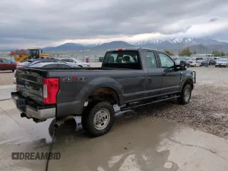 2018 Ford F-250 XL with VIN 1FT7X2B65JEB31372, listed as a Copart auction lot 52757495 with 167,640 mi miles and Clean title. Bid and sale history available at DreamBid. Image 3.