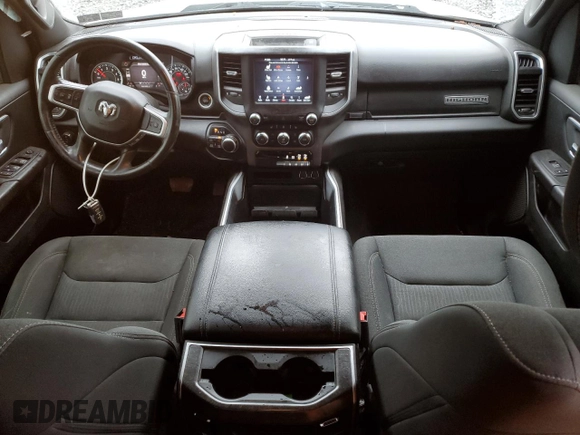 2021 Ram 1500 Big Horn z VIN 1C6SRFBT6MN573722, wystawiony jako Copart lot #56175575 z przebiegiem 141 115 mil mil oraz Szkoda całkowita • Salvage title. Historia ofert i sprzedaży dostępna na DreamBid. Obrazek 8.