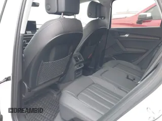 2024 Audi Q5 Premium Plus z VIN WA1BBAFY9R2044435, wystawiony jako IAAI lot #41210271 z przebiegiem 8 906 mil mil oraz . Historia ofert i sprzedaży dostępna na DreamBid. Obrazek 8.