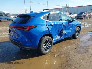 2025 Lexus NX 250 Premium z VIN 2T2GDCAZ4SC020337, wystawiony jako IAAI lot #41402339 z przebiegiem 7 657 mil mil oraz . Historia ofert i sprzedaży dostępna na DreamBid. Obrazek 4.