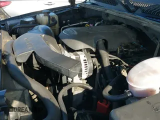 2006 Chevrolet Tahoe LS z VIN 1GNEC13V36R133552, wystawiony jako IAAI lot #42692012 z przebiegiem 382 242 mil mil oraz . Historia ofert i sprzedaży dostępna na DreamBid. Obrazek 12.