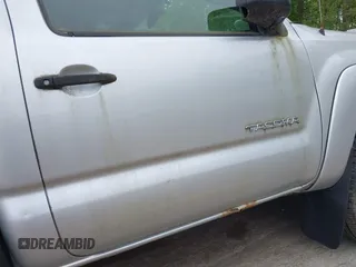 2006 Toyota Tacoma z VIN 5TEPX42N56Z256038, wystawiony jako IAAI lot #42290164 z przebiegiem 263 291 mil mil oraz . Historia ofert i sprzedaży dostępna na DreamBid. Obrazek 17.