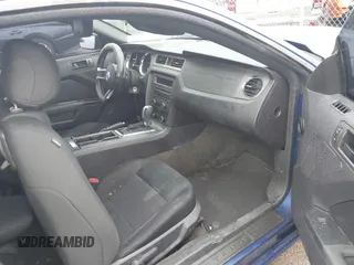 2014 Ford Mustang V6 с VIN 1ZVBP8AM7E5267695, выставлен на аукционе IAAI как лот 42535101 с пробегом 109 183 миль миль и . История ставок и продаж доступна на DreamBid. Изображение 5.
