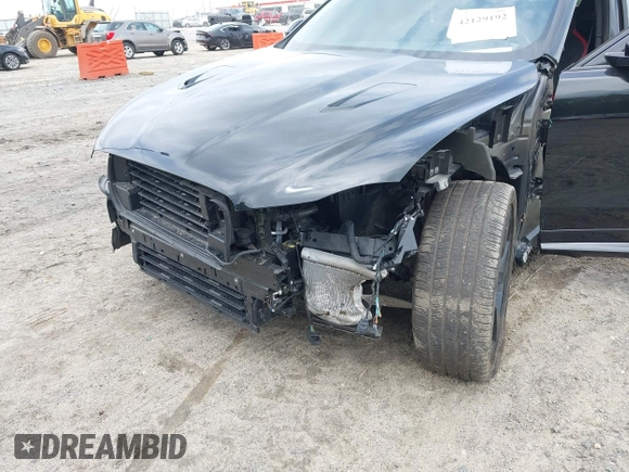 2022 Jaguar F-Pace SVR z VIN SADCZ2EE0NA702862, wystawiony jako IAAI lot #42129192 z przebiegiem 20 580 mil mil oraz . Historia ofert i sprzedaży dostępna na DreamBid. Obrazek 6.