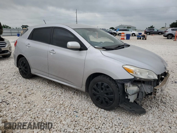 2010 Toyota Matrix z VIN 2T1KU4EE3AC484665, wystawiony jako Copart lot #54754815 z przebiegiem 96 658 mil mil oraz Szkoda całkowita • Salvage title. Historia ofert i sprzedaży dostępna na DreamBid. Obrazek 4.