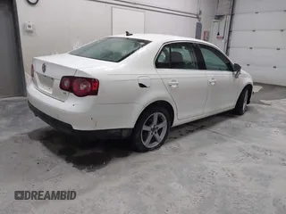 2008 Volkswagen Jetta Sedan SE with VIN 3VWRM71K88M133146, listed as a IAAI auction lot 41376732 with 1 mi miles. Bid and sale history available at carsss.com. Image 4.
