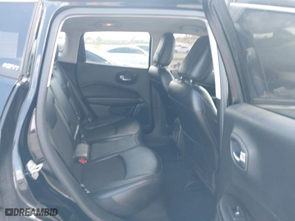 2020 Jeep Compass Latitude w/Sun/Safety Pkg with VIN 3C4NJCBB4LT253364, listed as a IAAI auction lot 41565377 with 60,551 mi miles. Bid and sale history available at carsss.com. Image 8.
