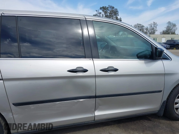 2005 Honda Odyssey LX with VIN 5FNRL38245B096035, listed as a IAAI auction lot 41998823 with 209,177 mi miles. Bid and sale history available at carsss.com. Image 13.