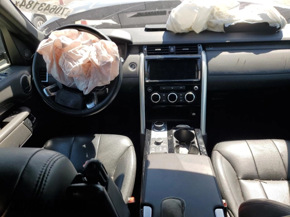 2019 Land Rover Discovery HSE with VIN SALRR2RVXK2406889, listed as a Copart auction lot 70643184 with Not Provided miles and Salvage Title. Bid and sale history available at carsss.com. Image 8.