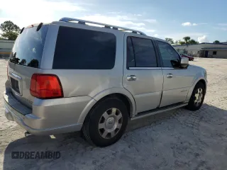 2006 Lincoln Navigator Luxury with VIN 5LMFU27576LJ27128, listed as a Copart auction lot 70362034 with 174,518 mi miles and Salvage Title. Bid and sale history available at carsss.com. Image 3.