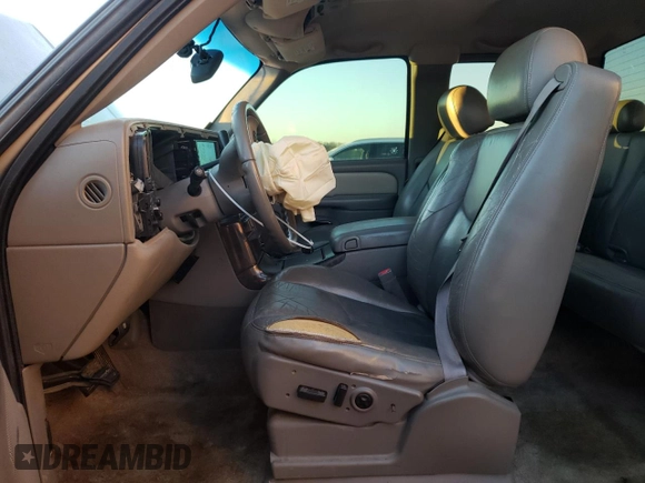 2003 GMC Sierra Denali z VIN 2GTFK69U131156988, wystawiony jako Copart lot #41906924 z przebiegiem Nie podano mil oraz Szkody całkowita. Historia ofert i sprzedaży dostępna na DreamBid. Obrazek 7.