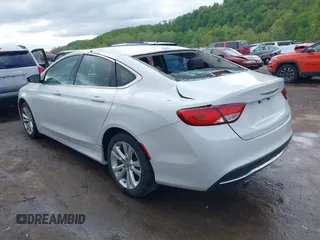 2015 Chrysler 200 Limited z VIN 1C3CCCAB7FN555436, wystawiony jako IAAI lot #42193998 z przebiegiem 126 448 mil mil oraz . Historia ofert i sprzedaży dostępna na DreamBid. Obrazek 3.