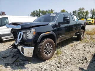 2023 GMC Sierra 2500HD SLE z VIN 1GT49ME74PF168882, wystawiony jako Copart lot #70687774 z przebiegiem 51 784 mil mil oraz Szkoda całkowita • Salvage title. Historia ofert i sprzedaży dostępna na DreamBid. Obrazek 1.