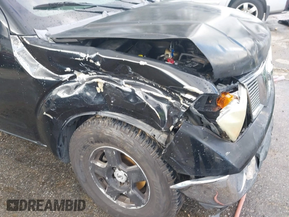 2007 Nissan Frontier SE z VIN 1N6AD09U97C454851, wystawiony jako IAAI lot #41566108 z przebiegiem 224 251 mil mil oraz . Historia ofert i sprzedaży dostępna na DreamBid. Obrazek 6.