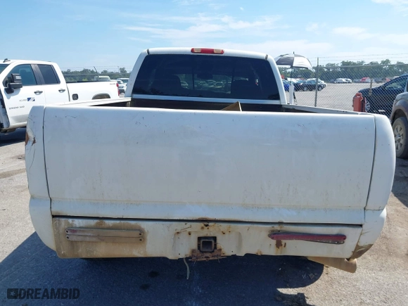 2006 Chevrolet Silverado 1500 LT1 with VIN 1GCEC19V46Z210980, listed as a IAAI auction lot 40189952 with 228,543 mi miles. Bid and sale history available at carsss.com. Image 16.