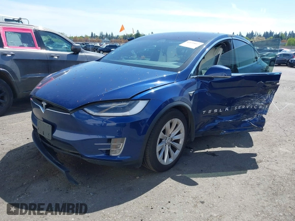 2017 Tesla Model X 90D z VIN 5YJXCDE23HF077126, wystawiony jako IAAI lot #42035067 z przebiegiem Nie podano mil oraz . Historia ofert i sprzedaży dostępna na DreamBid. Obrazek 19.