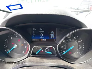 2018 Ford Escape SE z VIN 1FMCU9G98JUC13620, wystawiony jako IAAI lot #42011272 z przebiegiem 71 677 mil mil oraz . Historia ofert i sprzedaży dostępna na DreamBid. Obrazek 7.