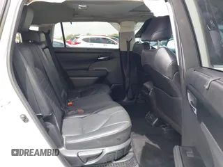 2021 Toyota Highlander Hybrid XLE z VIN 5TDHARAH4MS006945, wystawiony jako IAAI lot #42381038 z przebiegiem 68 276 mil mil oraz . Historia ofert i sprzedaży dostępna na DreamBid. Obrazek 8.