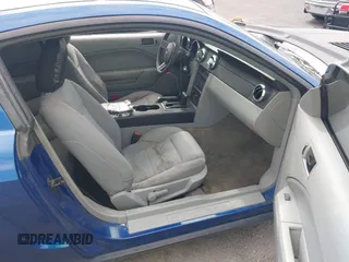 2007 Ford Mustang Deluxe z VIN 1ZVFT80N975241366, wystawiony jako IAAI lot #42408850 z przebiegiem 193 336 mil mil oraz . Historia ofert i sprzedaży dostępna na DreamBid. Obrazek 5.