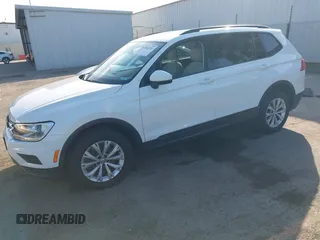 2020 Volkswagen Tiguan S z VIN 3VV1B7AX4LM098567, wystawiony jako IAAI lot #41504191 z przebiegiem 106 012 mil mil oraz . Historia ofert i sprzedaży dostępna na DreamBid. Obrazek 2.