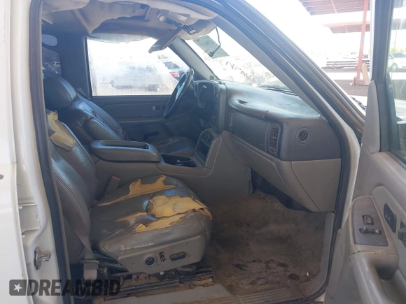 2005 Chevrolet Tahoe Z71 z VIN 1GNEC13T45R178349, wystawiony jako IAAI lot #42306137 z przebiegiem 366 874 mil mil oraz . Historia ofert i sprzedaży dostępna na DreamBid. Obrazek 5.