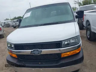 2017 Chevrolet Express Passenger LT z VIN 1GAZGPFG6H1203750, wystawiony jako IAAI lot #42782626 z przebiegiem 193 843 mil mil oraz . Historia ofert i sprzedaży dostępna na DreamBid. Obrazek 12.