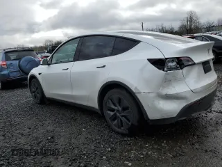 2024 Tesla Model Y Long Range with VIN 7SAYGDEE5RF115706, listed as a Copart auction lot 45002255 with 9,255 mi miles and Salvage Title. Bid and sale history available at DreamBid. Image 2.