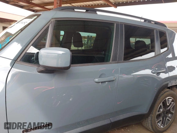 2018 Jeep Renegade Latitude with VIN ZACCJABB5JPJ26670, listed as a IAAI auction lot 41916152 with 76,193 mi miles. Bid and sale history available at carsss.com. Image 15.