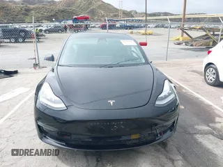 2019 Tesla Model 3 Mid Range z VIN 5YJ3E1EA1KF426824, wystawiony jako IAAI lot #41787234 z przebiegiem 69 879 mil mil oraz . Historia ofert i sprzedaży dostępna na DreamBid. Obrazek 12.