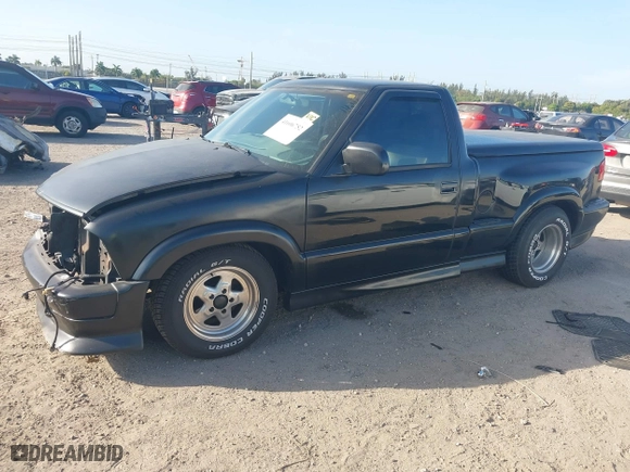 2000 Chevrolet S-10 LS with VIN 1GCCS14W6Y8196437, listed as a IAAI auction lot 41606752 with 269,949 mi miles. Bid and sale history available at carsss.com. Image 18.