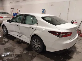 2022 Toyota Camry Hybrid LE with VIN 4T1C31AK4NU589284, listed as a IAAI auction lot 41570420 with 47,565 mi miles. Bid and sale history available at carsss.com. Image 3.