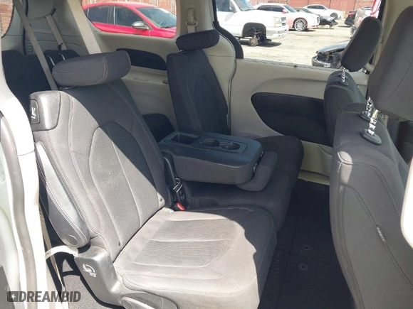 2019 Chrysler Pacifica Touring Plus with VIN 2C4RC1FG0KR629050, listed as a IAAI auction lot 41949260 with 143,879 mi miles. Bid and sale history available at carsss.com. Image 8.