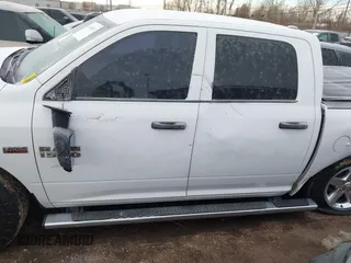 2015 Ram 1500 Express z VIN 1C6RR7KT5FS586308, wystawiony jako IAAI lot #41458063 z przebiegiem 160 492 mil mil oraz . Historia ofert i sprzedaży dostępna na DreamBid. Obrazek 14.