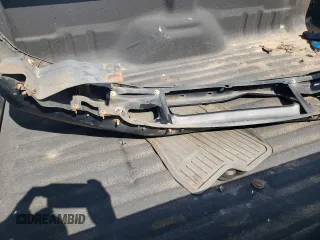2008 Ford F-250 z VIN 1FTSF20R98EC21452, wystawiony jako Copart lot #72365584 z przebiegiem 178 764 mil mil oraz Szkoda całkowita • Salvage title. Historia ofert i sprzedaży dostępna na DreamBid. Obrazek 12.