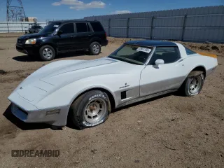 1982 Chevrolet Corvette z VIN 1G1AY8781C5121238, wystawiony jako Copart lot #47667705 z przebiegiem 34 307 mil mil oraz Czysty tytuł • Clean title. Historia ofert i sprzedaży dostępna na DreamBid. Obrazek 1.