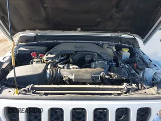 2020 Jeep Gladiator Rubicon with VIN 1C6JJTBG6LL187235, listed as a IAAI auction lot 42010374 with Not Provided miles and . Bid and sale history available at DreamBid. Image 10.
